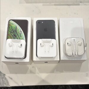 Apple Earbuds - Never Used